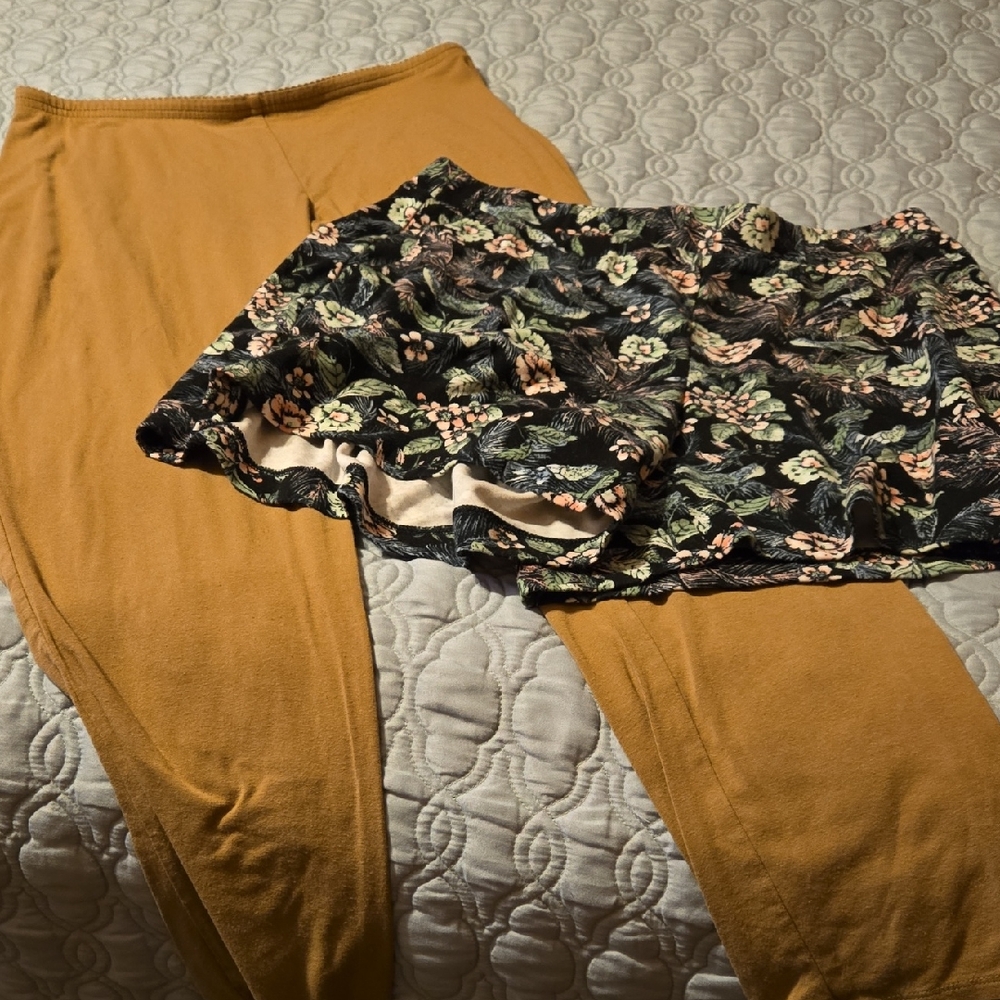 J. Jill Wearever Collection Floral Shorts And Tan Leggings Size Small